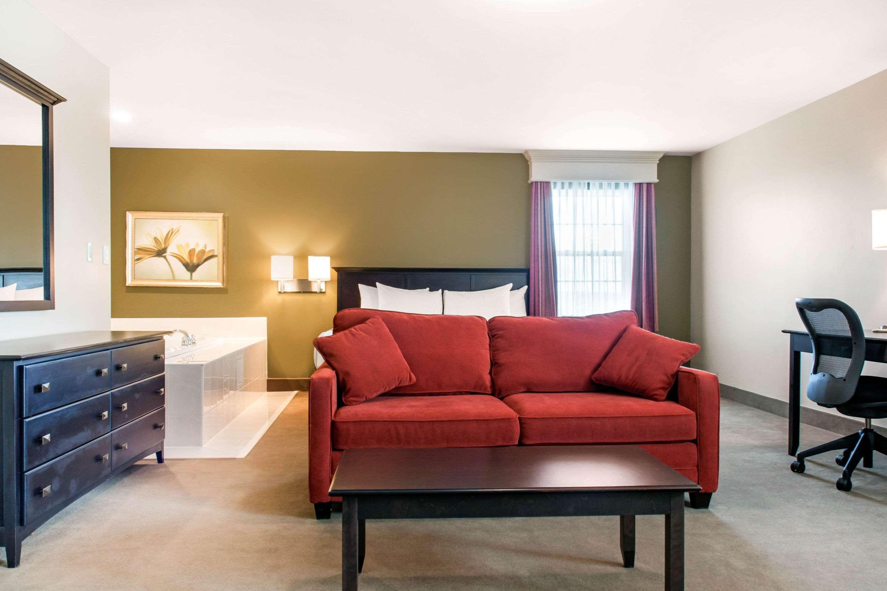 Quality Inn & Suites Quispamsis Rothesay Bagian luar foto