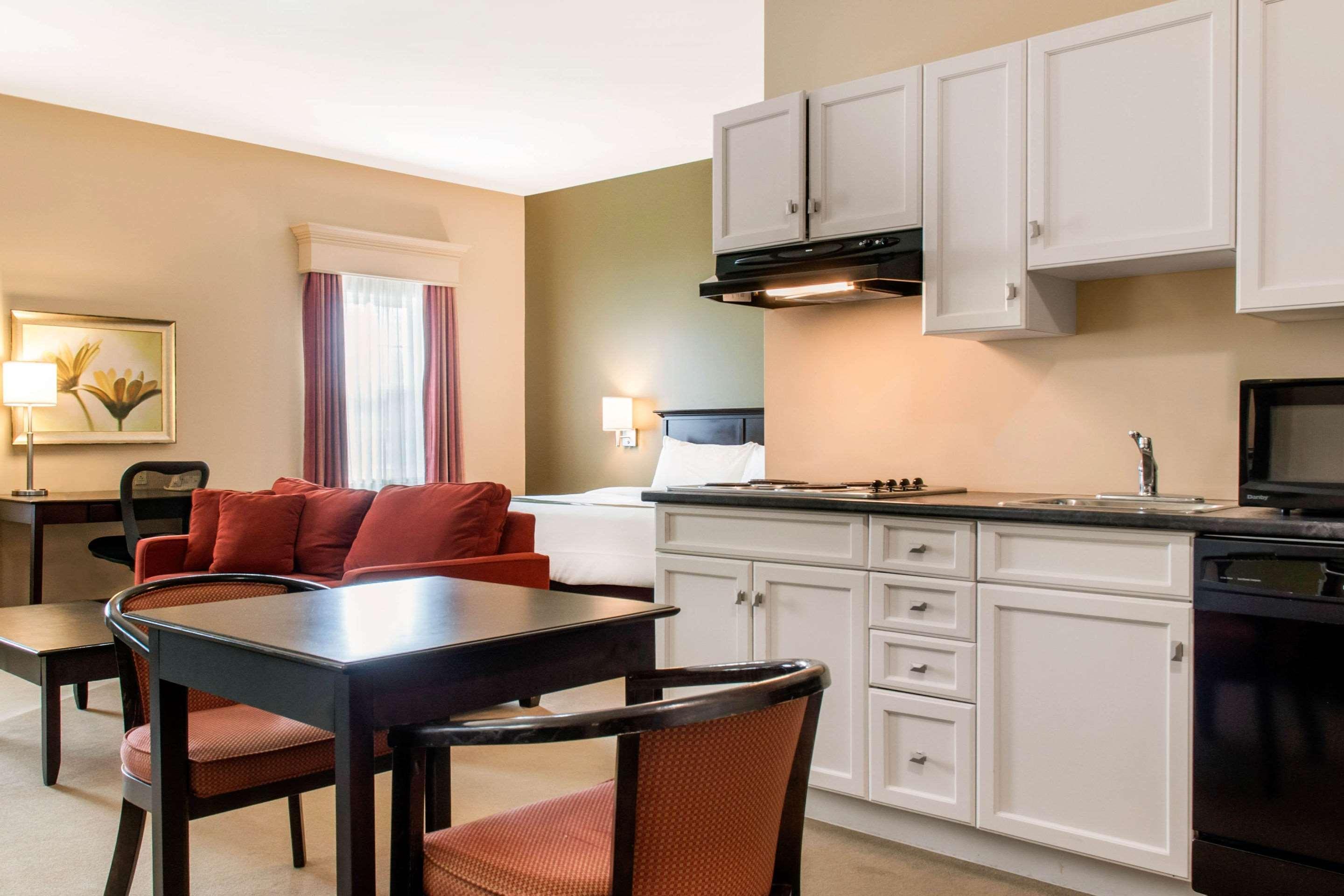 Quality Inn & Suites Quispamsis Rothesay Bagian luar foto