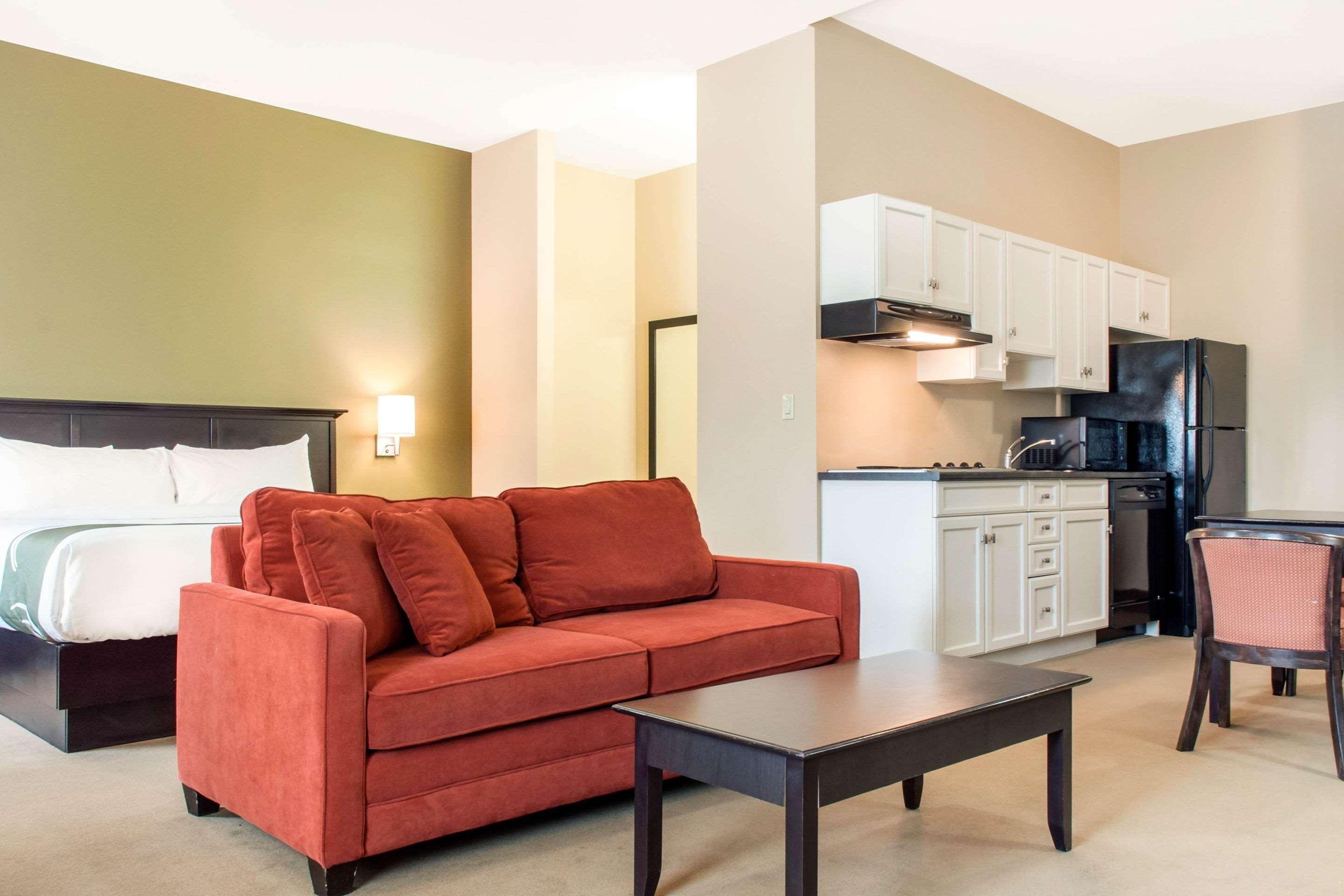 Quality Inn & Suites Quispamsis Rothesay Bagian luar foto