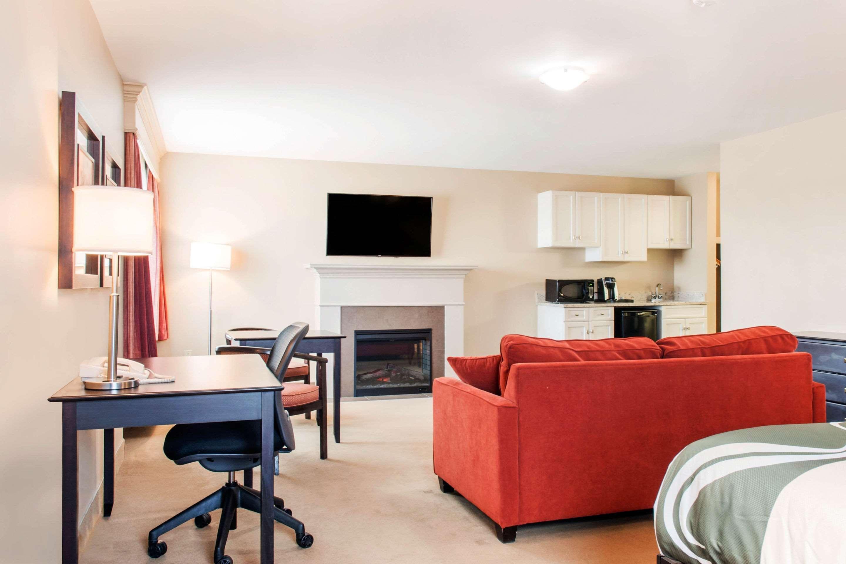 Quality Inn & Suites Quispamsis Rothesay Bagian luar foto
