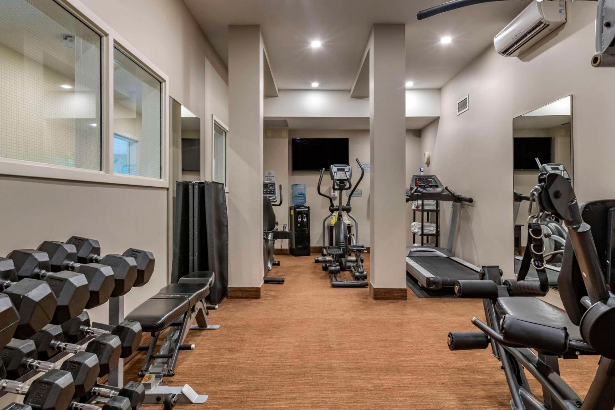 Quality Inn & Suites Quispamsis Rothesay Bagian luar foto