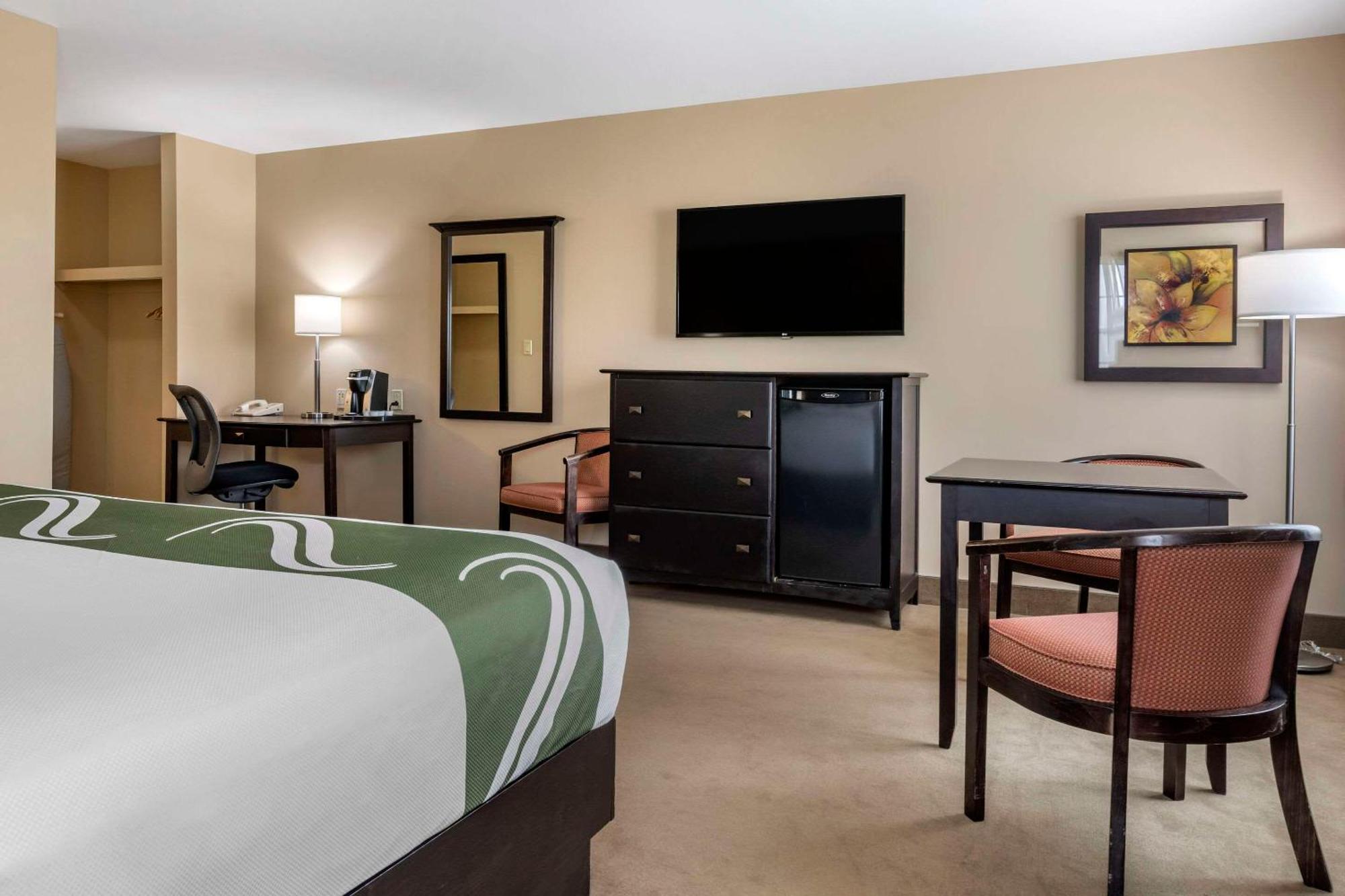 Quality Inn & Suites Quispamsis Rothesay Bagian luar foto