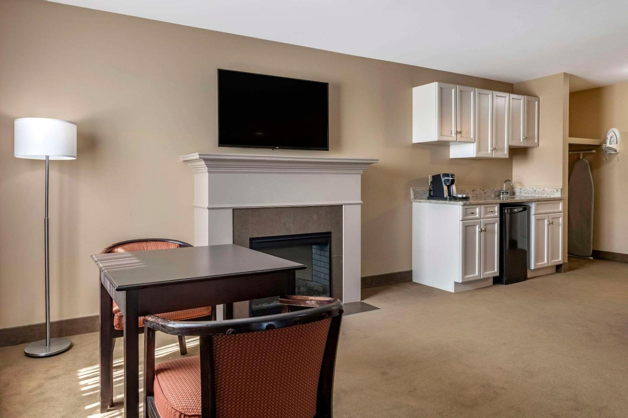 Quality Inn & Suites Quispamsis Rothesay Bagian luar foto
