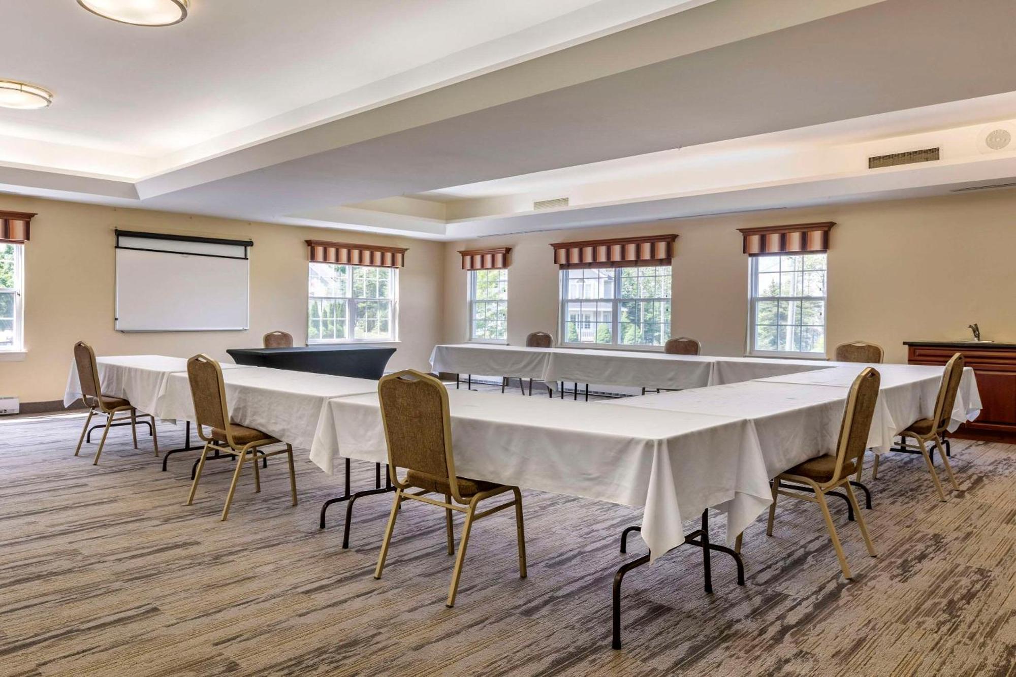 Quality Inn & Suites Quispamsis Rothesay Bagian luar foto
