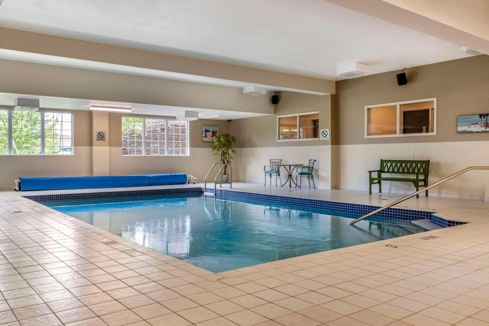 Quality Inn & Suites Quispamsis Rothesay Bagian luar foto