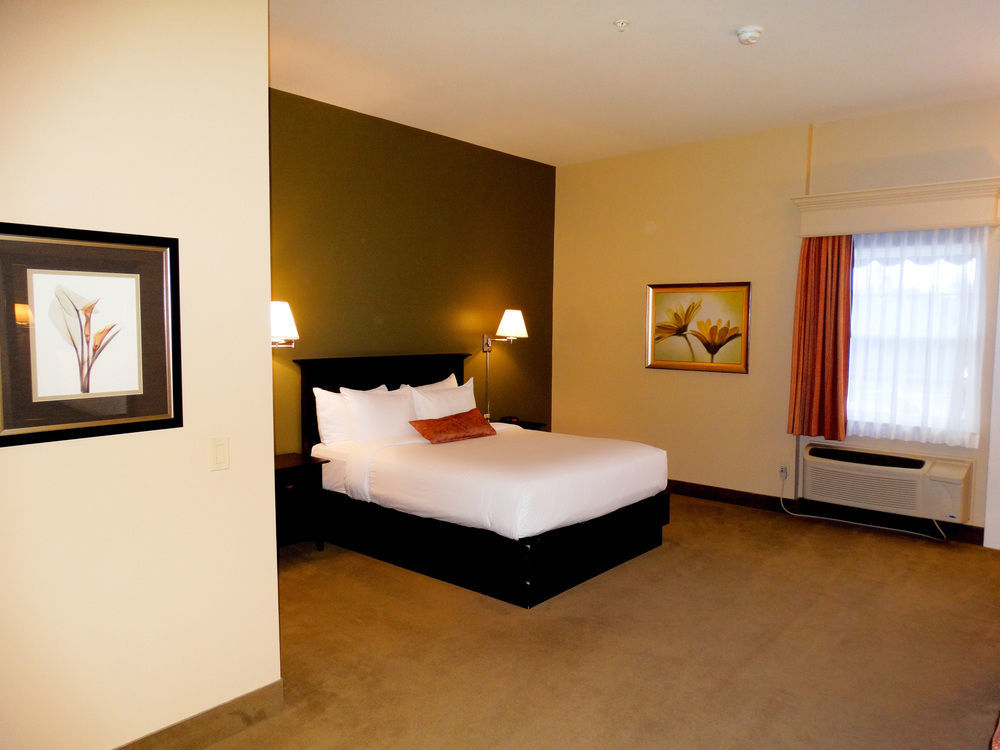 Quality Inn & Suites Quispamsis Rothesay Bagian luar foto