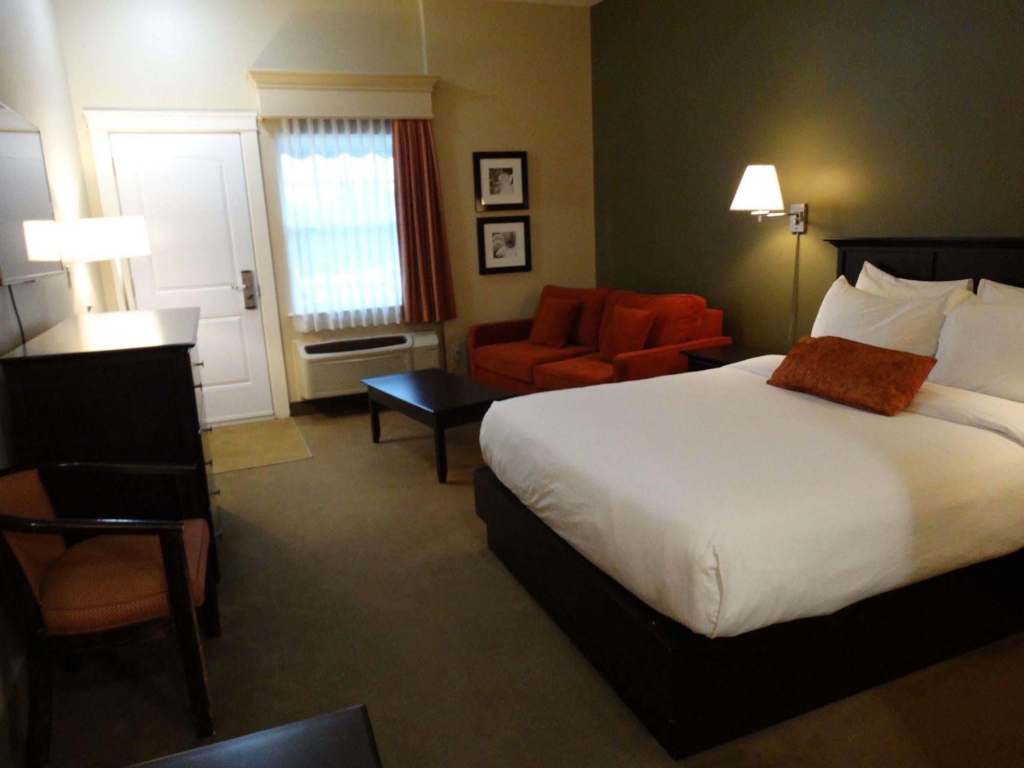 Quality Inn & Suites Quispamsis Rothesay Bagian luar foto